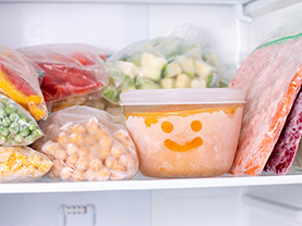 냉동실에 쟁여도 되는 식재료 VS 얼리면 안 되는 식재료