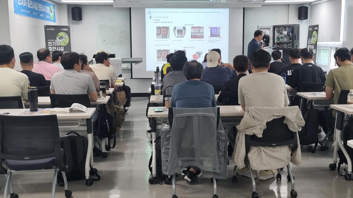 40대직업캠프_전기차충전_8.jpg